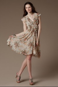 tabuu çiçekli elbise modelleri