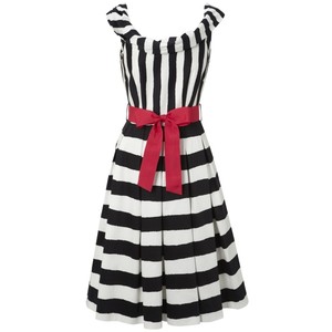 kep töreni için çizgili elbiseler