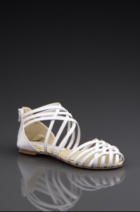 Beyaz Rugan Sandalet